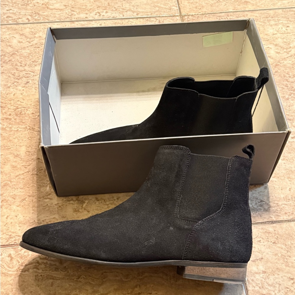 Elegant Black Suede Chukka Boots